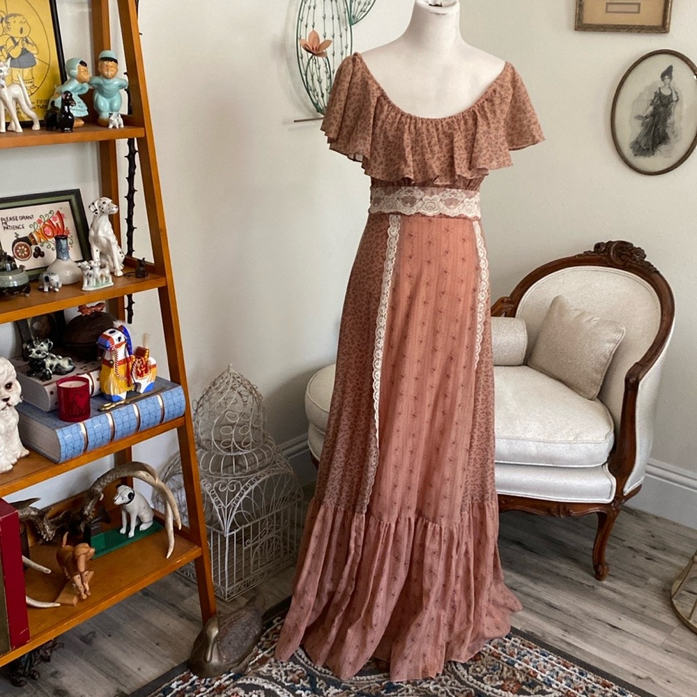 Vintage 1970s zumzum peasant dress fesitival dress forloveandlemons #gunnesax